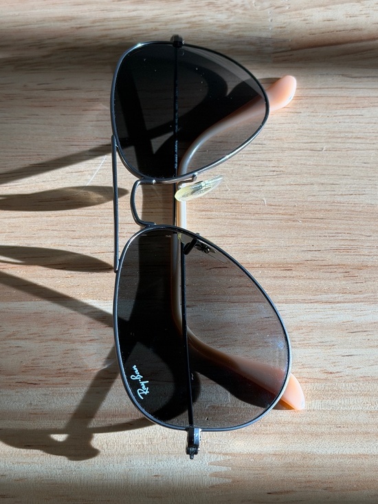 Ray-Ban~Aviator Classic~RB3025~Gunmetal Frame:Grey Gradient Lenses~Size 55-14 main image 15